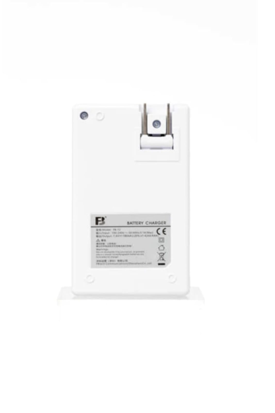 Cargador de Pilas Recargables + 4 Pilas AA